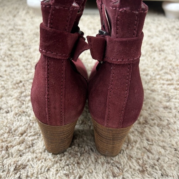 Lola Cruz Burgendy Chunky Heel Suede Ankle Bootie size 40/9.5 - Picture 5 of 8